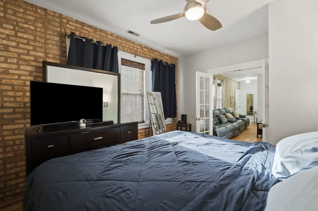 4343 North Sacramento Avenue Chicago IL 60618