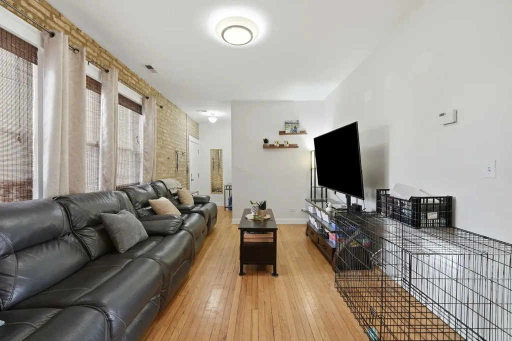 4343 North Sacramento Avenue Chicago IL 60618
