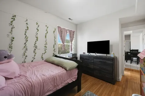 4343 North Sacramento Avenue Chicago IL 60618