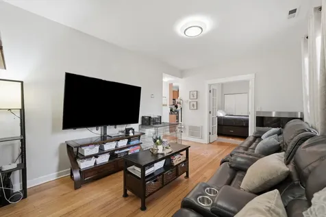 4343 North Sacramento Avenue Chicago IL 60618