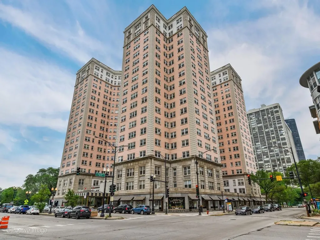 5555 North Sheridan Road Chicago IL 60640