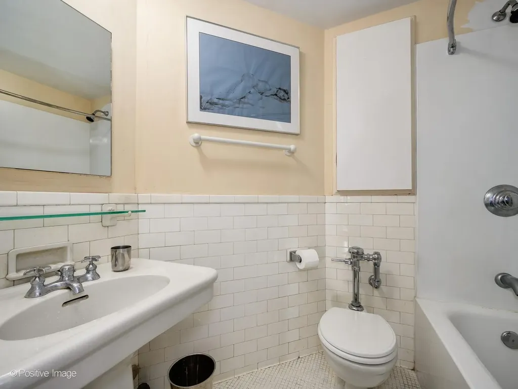 5555 North Sheridan Road Chicago IL 60640