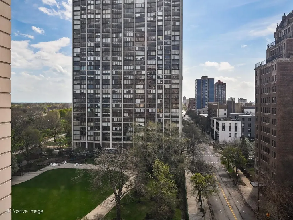 5555 North Sheridan Road Chicago IL 60640
