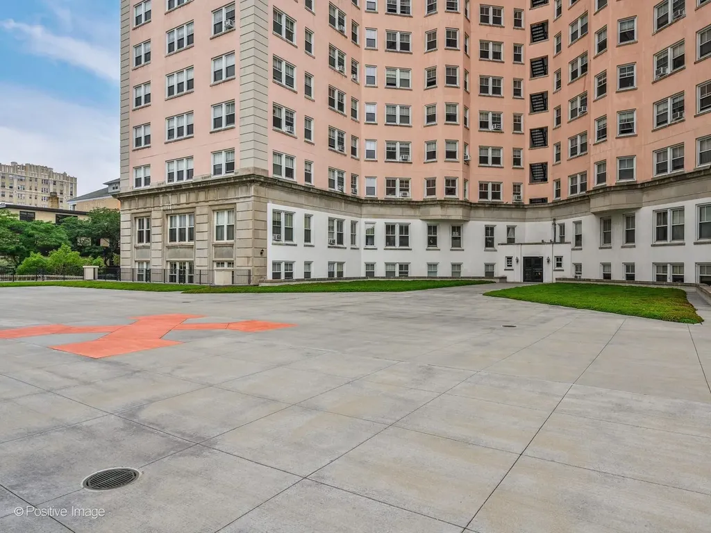 5555 North Sheridan Road Chicago IL 60640