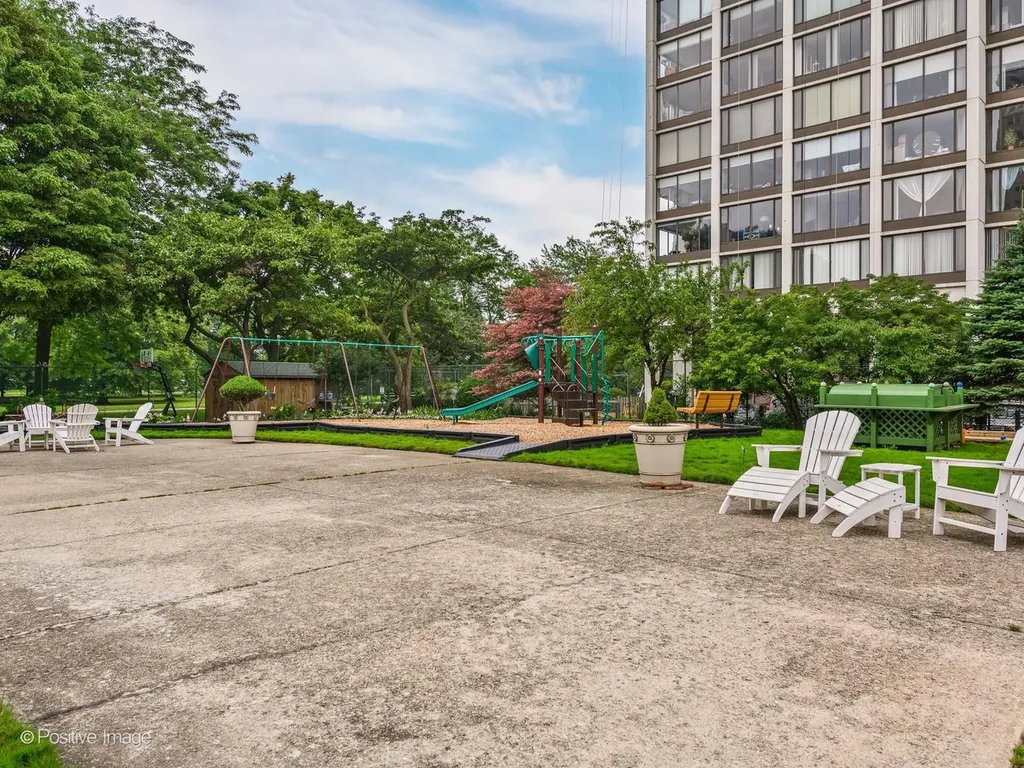 5555 North Sheridan Road Chicago IL 60640