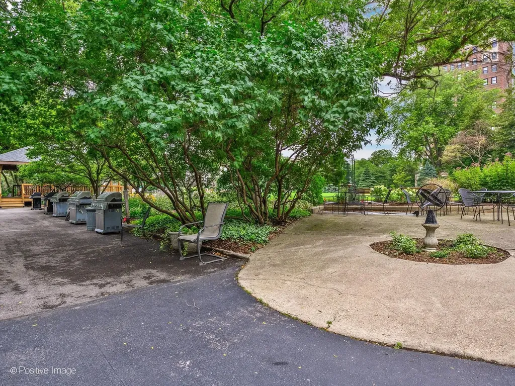 5555 North Sheridan Road Chicago IL 60640