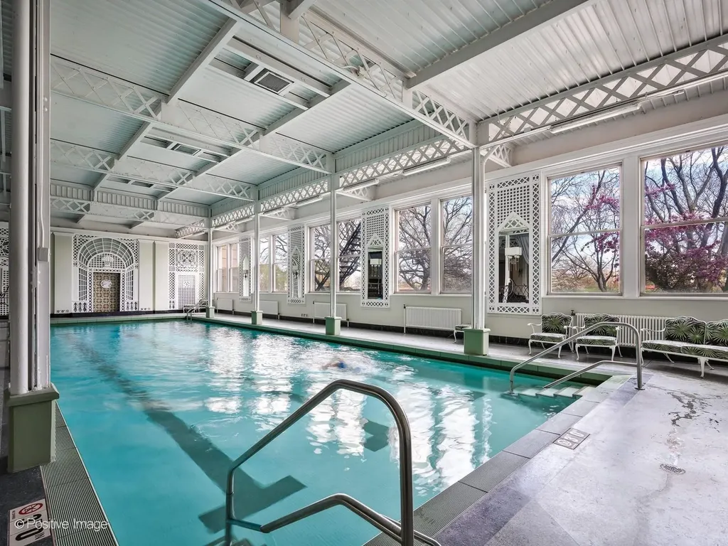 5555 North Sheridan Road Chicago IL 60640