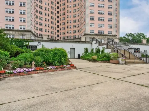 5555 North Sheridan Road Chicago IL 60640