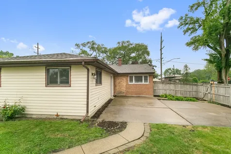 17303 Chicago Avenue Lansing IL 60438
