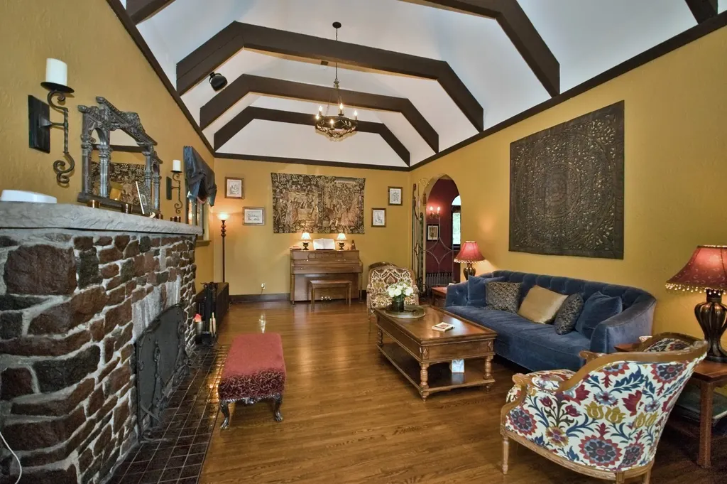 104 North Julian Street Naperville IL 60540