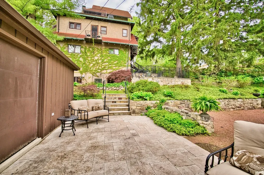 104 North Julian Street Naperville IL 60540