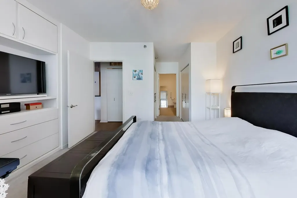 160 East Illinois Street Chicago IL 60611
