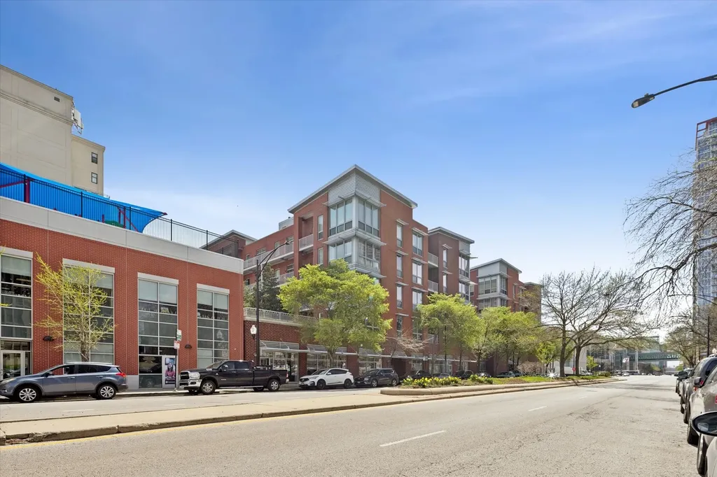 2025 South Indiana Avenue Chicago IL 60616