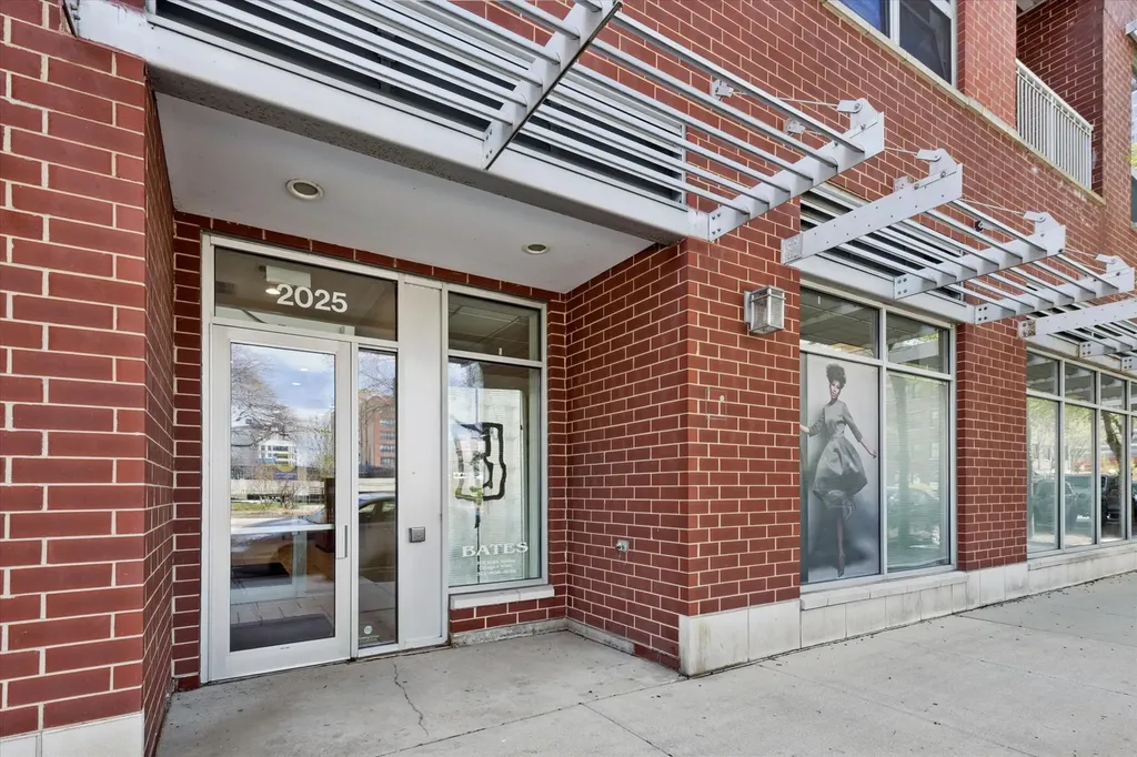 2025 South Indiana Avenue Chicago IL 60616