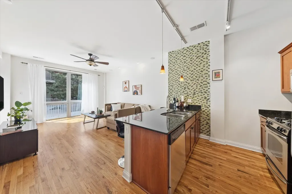 2025 South Indiana Avenue Chicago IL 60616