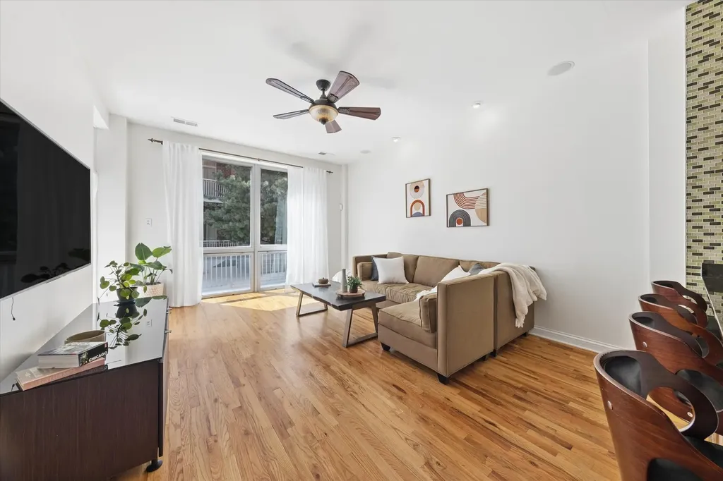 2025 South Indiana Avenue Chicago IL 60616