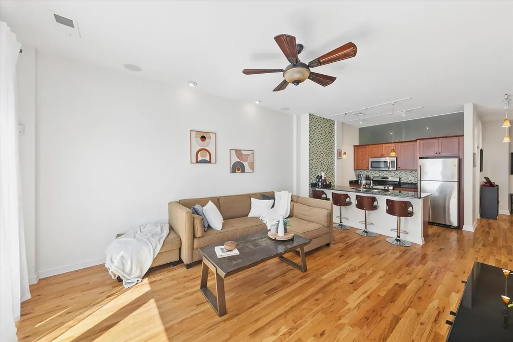 2025 South Indiana Avenue Chicago IL 60616