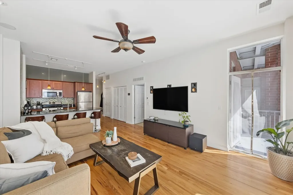 2025 South Indiana Avenue Chicago IL 60616
