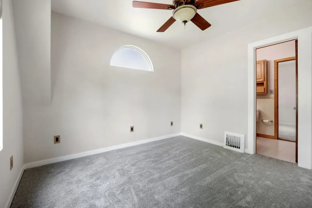 408 South Elmwood Drive Aurora IL 60506