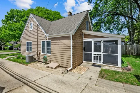 408 South Elmwood Drive Aurora IL 60506