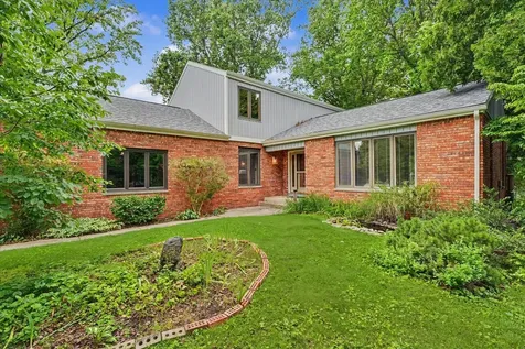 2009 Silver Court W Urbana IL 61801