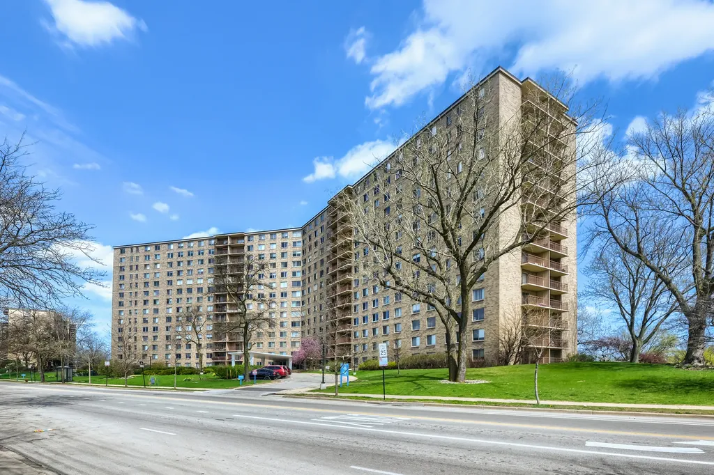 6833 North Kedzie Avenue Chicago IL 60645
