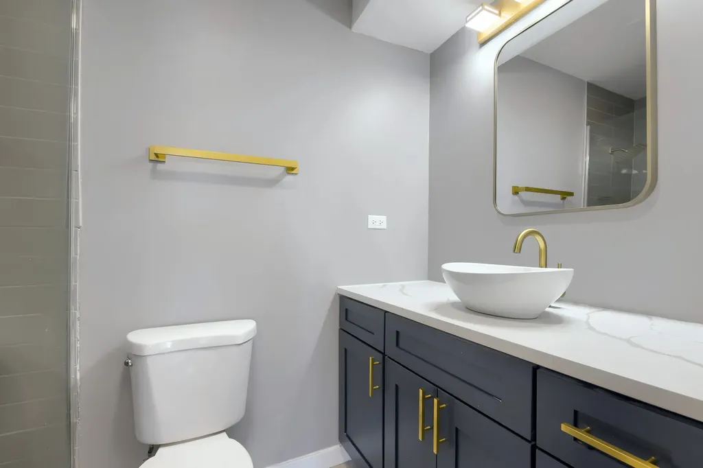 6833 North Kedzie Avenue Chicago IL 60645