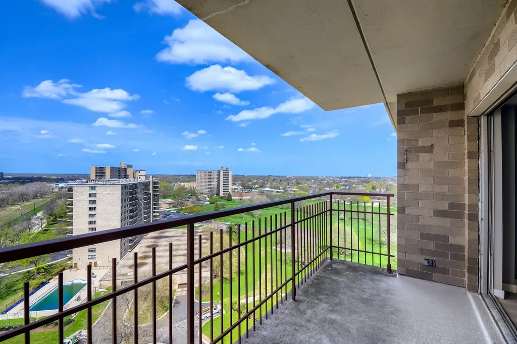 6833 North Kedzie Avenue Chicago IL 60645