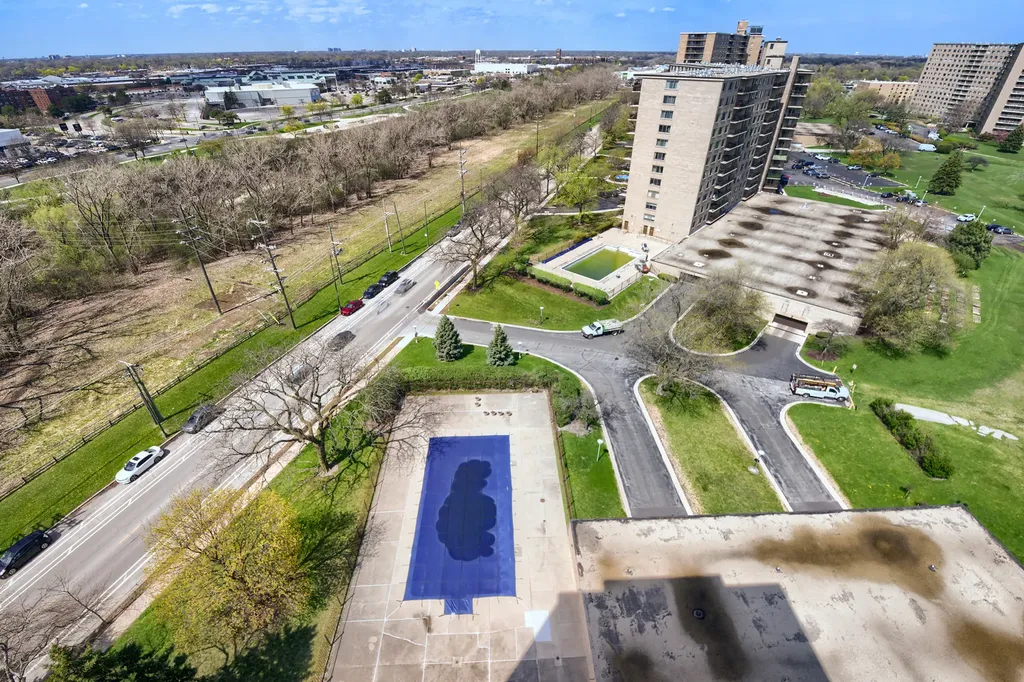 6833 North Kedzie Avenue Chicago IL 60645