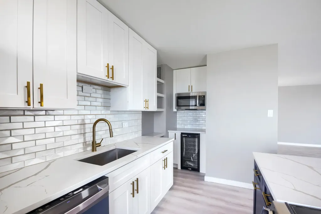 6833 North Kedzie Avenue Chicago IL 60645