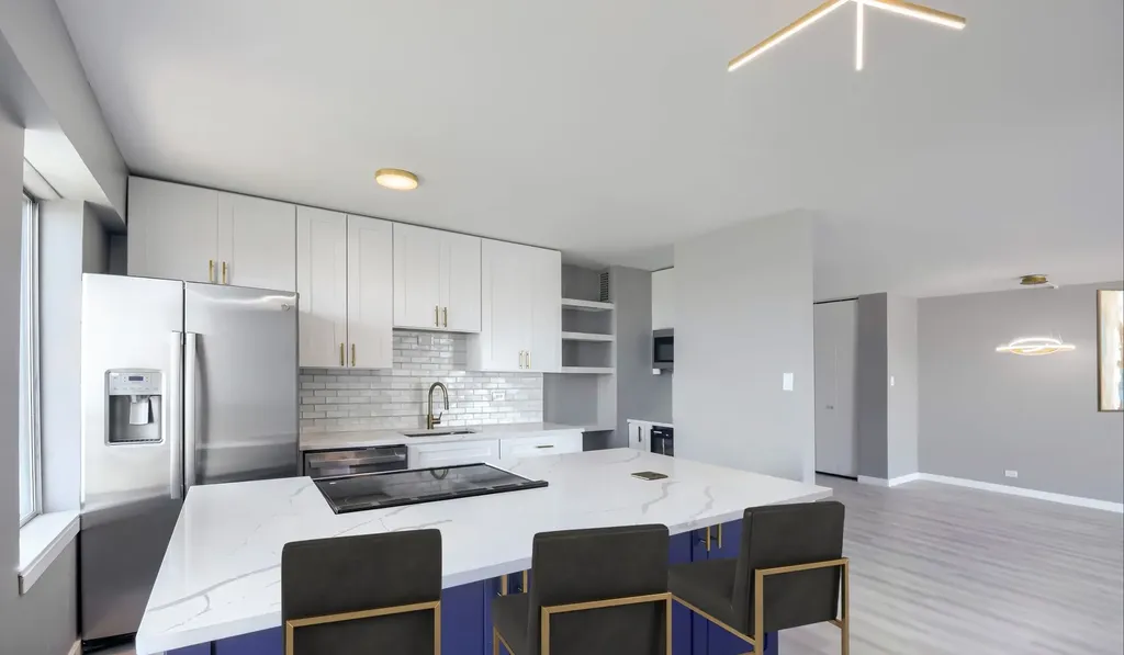 6833 North Kedzie Avenue Chicago IL 60645