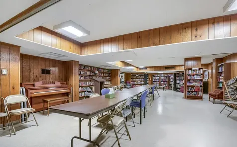 6833 North Kedzie Avenue Chicago IL 60645