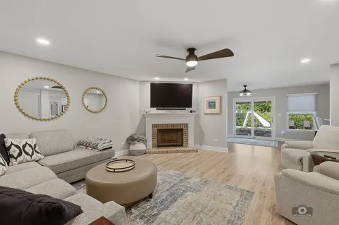 1000 Butterfield Circle E Shorewood IL 60404