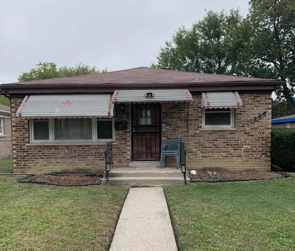 209 West 150th Street Harvey IL 60426