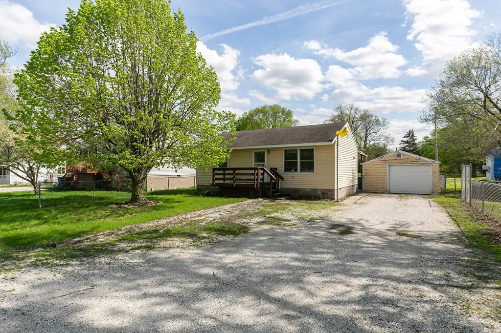 17112 10TH Avenue East Moline IL 61244