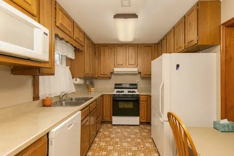 17112 10TH Avenue East Moline IL 61244
