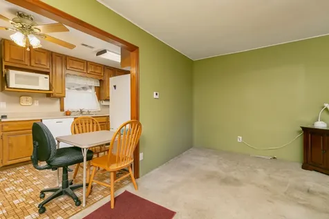 17112 10TH Avenue East Moline IL 61244