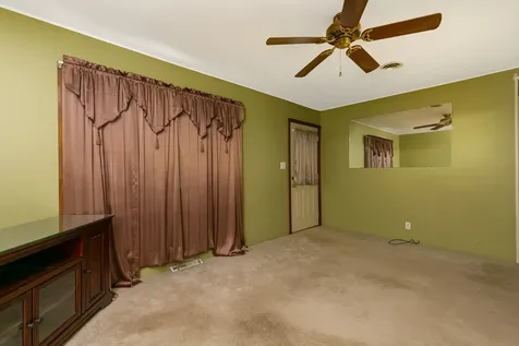 17112 10TH Avenue East Moline IL 61244