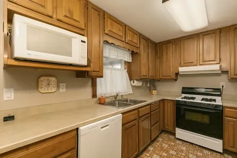 17112 10TH Avenue East Moline IL 61244