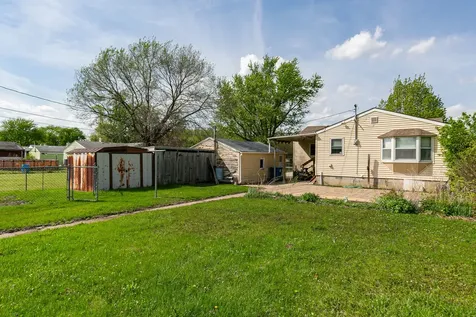 17112 10TH Avenue East Moline IL 61244