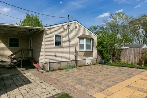 17112 10TH Avenue East Moline IL 61244