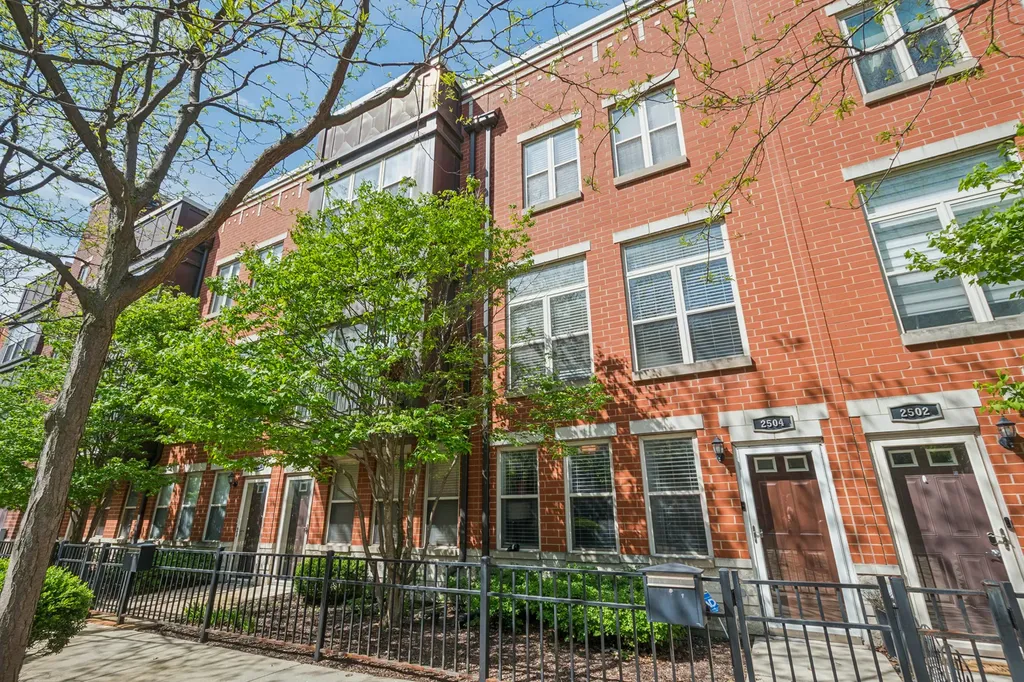 2504 South Calumet Avenue Chicago IL 60616