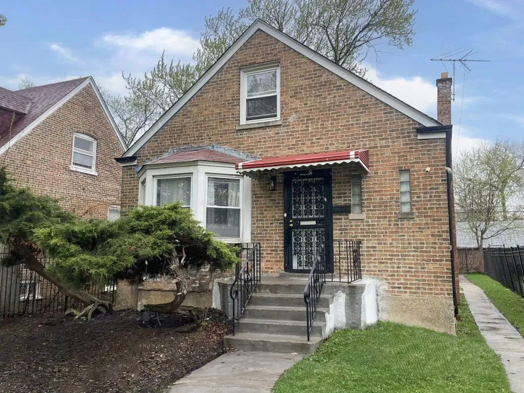 9640 South University Avenue Chicago IL 60628