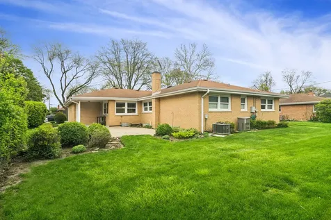 902 South See Gwun Avenue Mount Prospect IL 60056