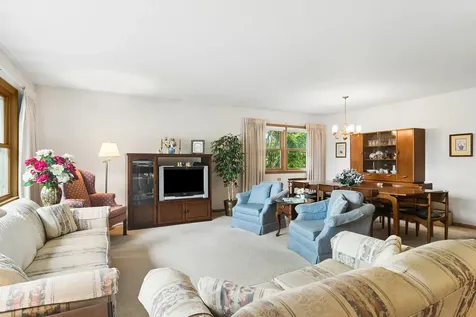 902 South See Gwun Avenue Mount Prospect IL 60056