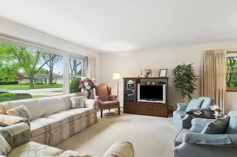 902 South See Gwun Avenue Mount Prospect IL 60056