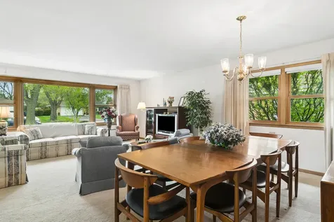 902 South See Gwun Avenue Mount Prospect IL 60056