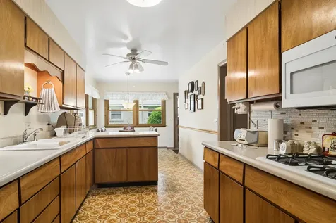 902 South See Gwun Avenue Mount Prospect IL 60056
