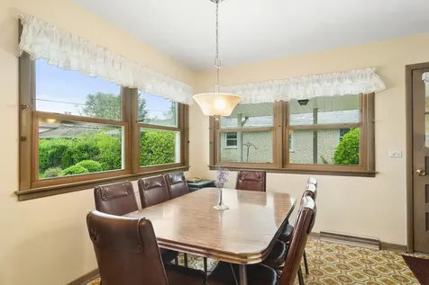 902 South See Gwun Avenue Mount Prospect IL 60056