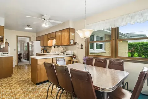 902 South See Gwun Avenue Mount Prospect IL 60056